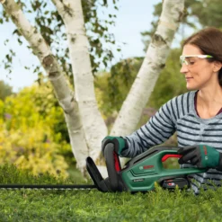 Bosch Power For All 18V 550mm UniversalHedgeCut 18-55 Cordless Hedge Trimmer -Greenie Shop bosch power for all 18v 550mm universalhedgecut 18 55 cordless hedge trimmer4059952558776 04i bq