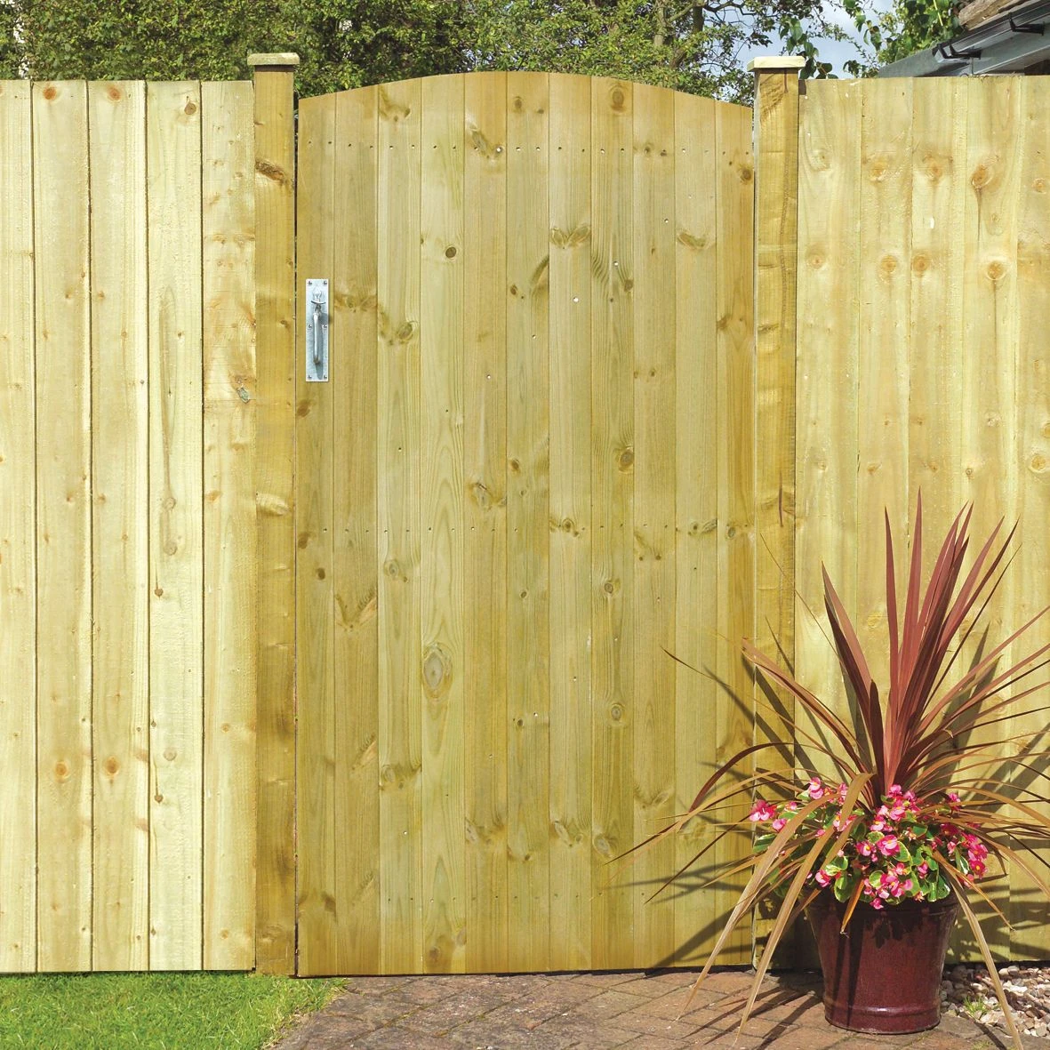 Grange Timber Gate, (H)1.8m (W)0.9m 3 Grange Timber Gate, (H)1.8m (W)0.9m