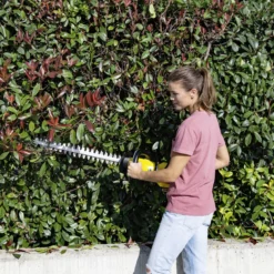 Kärcher 18V 500mm 14442420 Cordless Hedge Trimmer 17 Kärcher 18V 500mm 14442420 Cordless Hedge Trimmer -Greenie Shop karcher 18v 500mm 14442420 cordless hedge trimmer4054278550442 02i bq