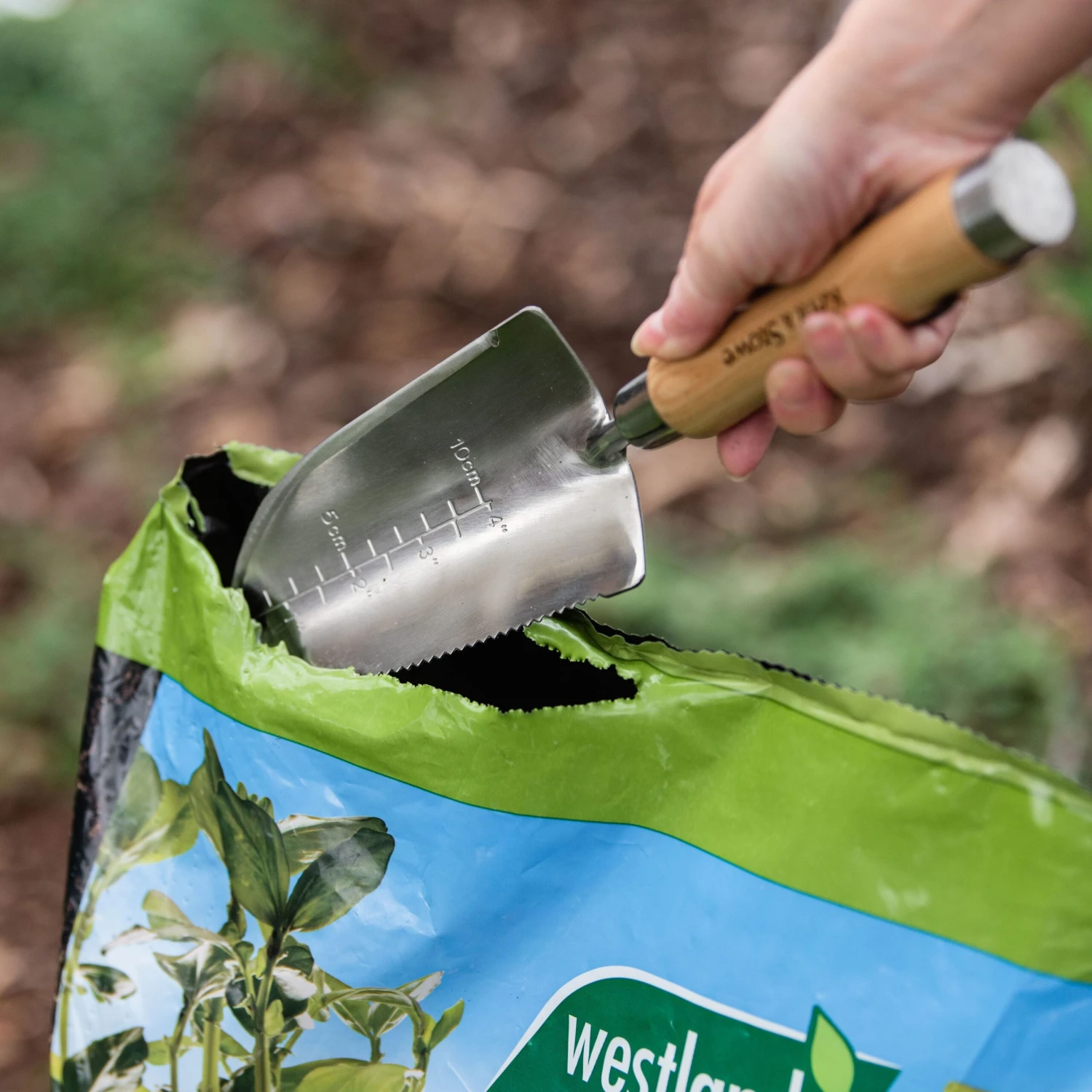 Kent & Stowe Hand Trowels Natural Trowel (H) 320mm X (W) 86mm 6 Kent & Stowe Hand Trowels Natural Trowel (H) 320mm X (W) 86mm - Image 4