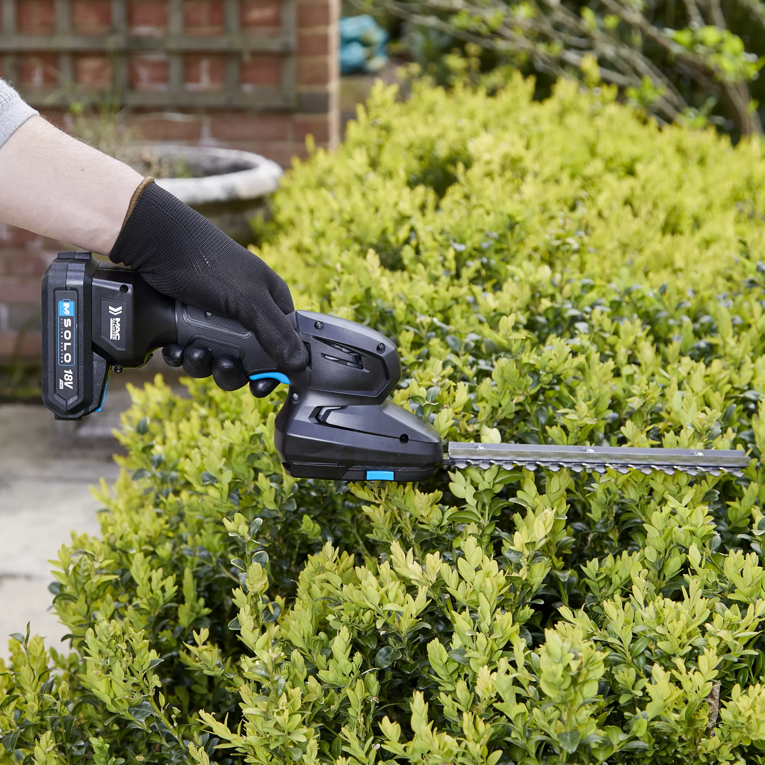 Mac Allister 18V 200mm MSC18-Li Cordless Pruner & Hedge Trimmer 7 Mac Allister 18V 200mm MSC18-Li Cordless Pruner & Hedge Trimmer - Image 5