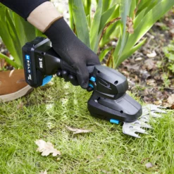 Mac Allister 18V 200mm MSC18-Li Cordless Pruner & Hedge Trimmer 15 Mac Allister 18V 200mm MSC18-Li Cordless Pruner & Hedge Trimmer -Greenie Shop mac allister 18v 200mm msc18 li cordless pruner hedge trimmer5063022106056 02i