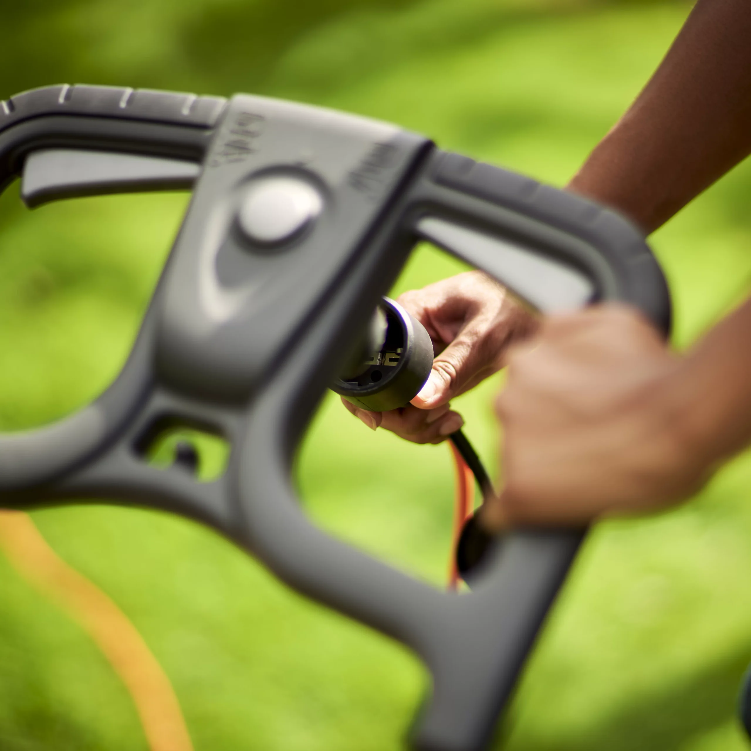 Mountfield Princess 34 Corded Rotary Lawnmower 5 Mountfield Princess 34 Corded Rotary Lawnmower - Image 3