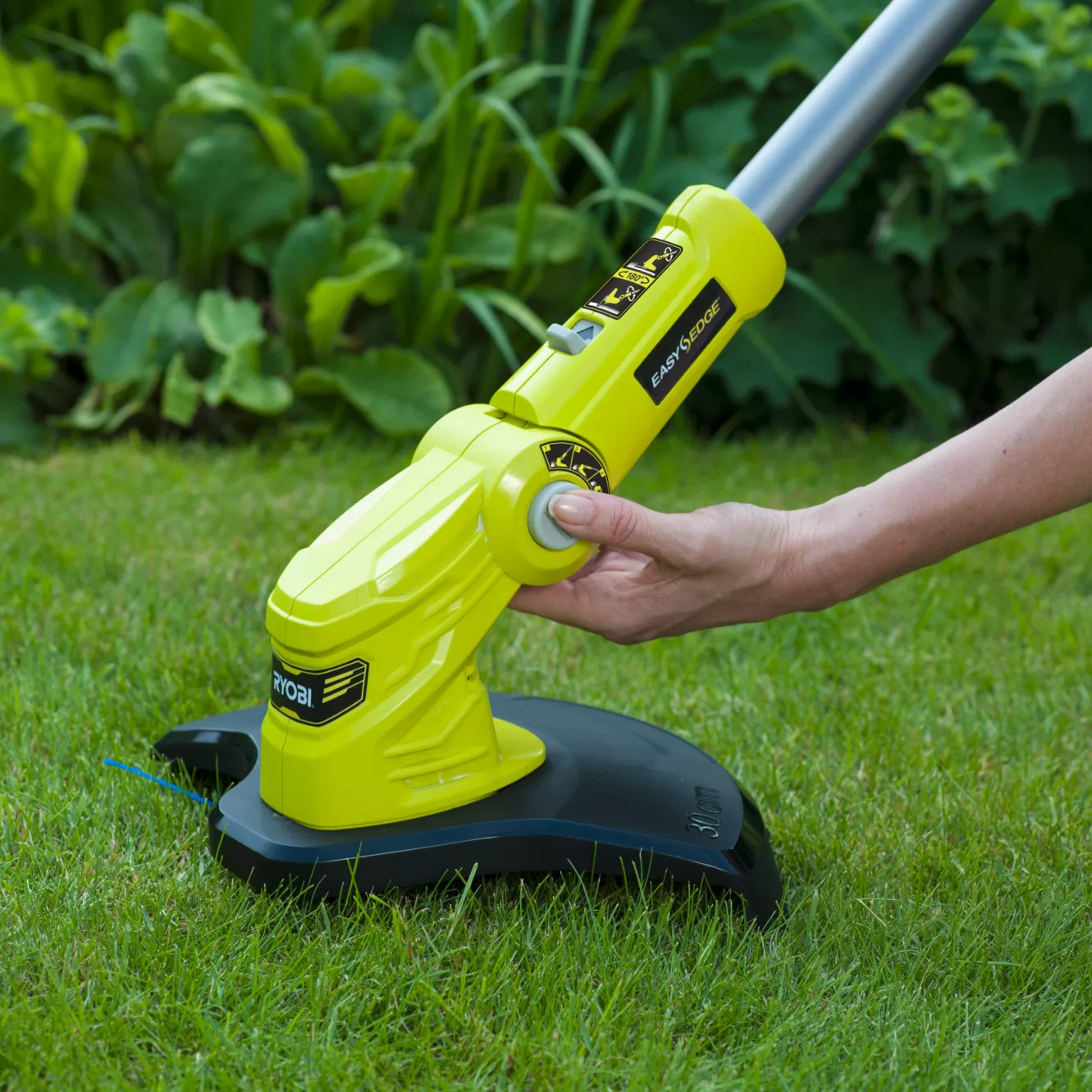 Ryobi ONE+ 18V 300mm Cordless Grass Trimmer RLT183220S 5 Ryobi ONE+ 18V 300mm Cordless Grass Trimmer RLT183220S - Image 3
