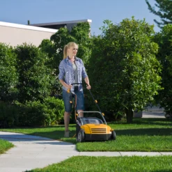 Stiga SV 213 E / 290002132/14 1300W 320mm Corded Scarifier -Greenie Shop stiga sv 213 e 290002132 14 1300w 320mm corded scarifier8008984622401 01i